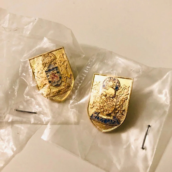 Assorted Lot of 13 Elliot Lake Pins Canadian Canada - Picture 3 of 16